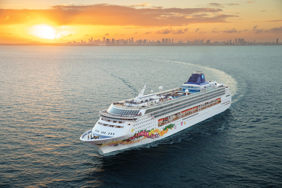 Die Norwegian Sky, hier vor Skyline von Miami, verlässt die NCL-Flotte. Foto: Norwegian Cruise Line
