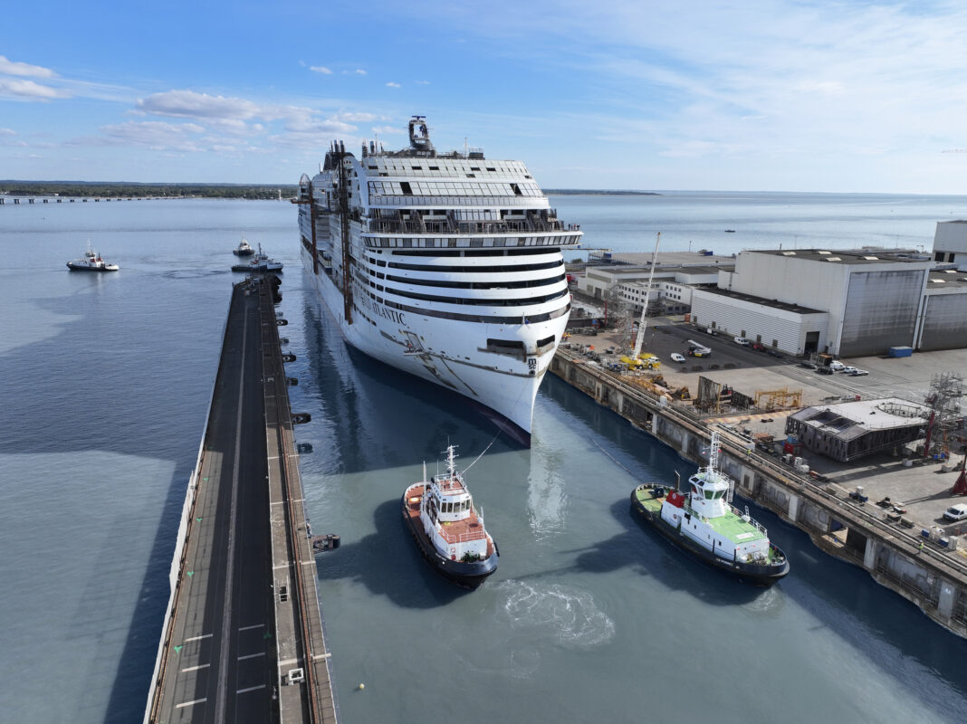 Aufschwimmen der MSC World Atlantic