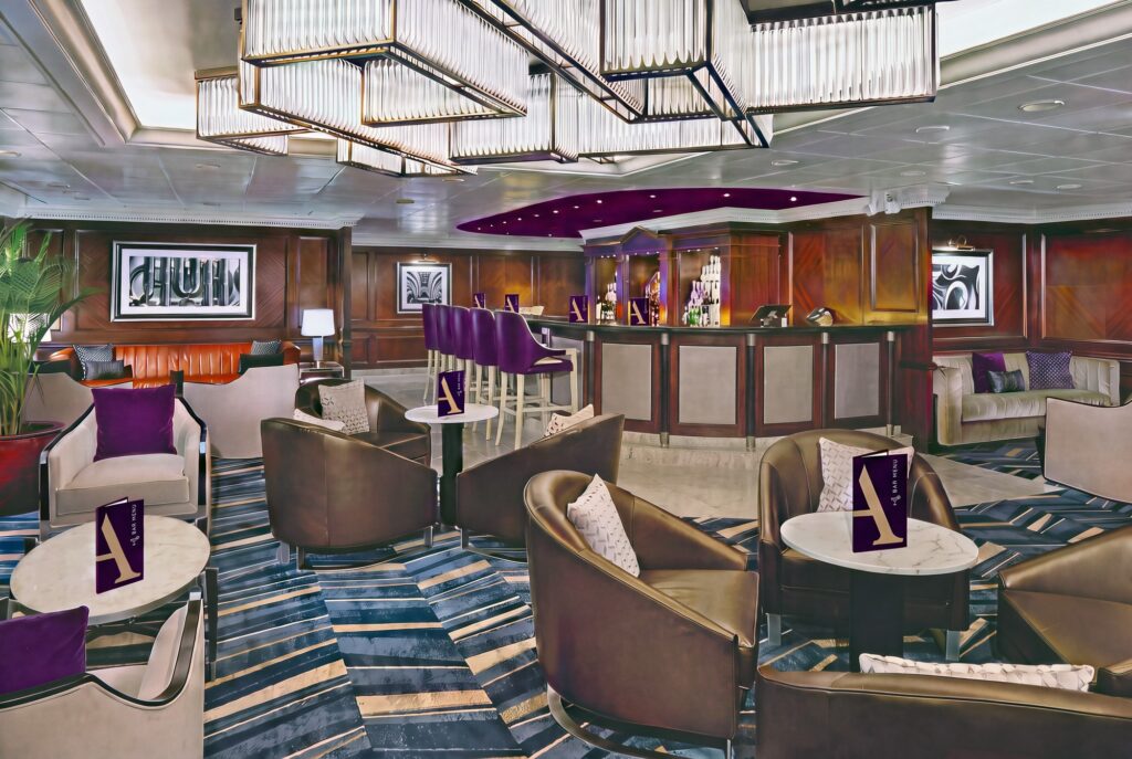 Bar und Lounge an Bord der Ambella