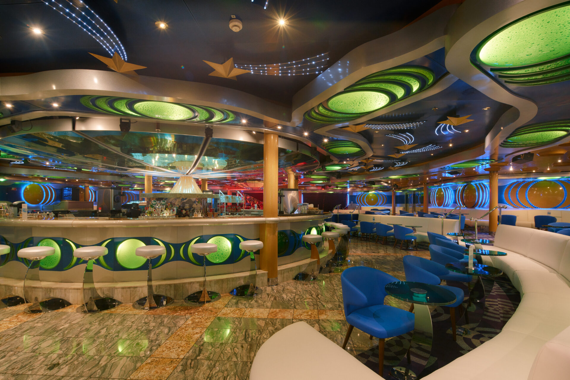 Neuer Look für die Luna Lounge am Heck. Foto: Costa Kreuzfahrten